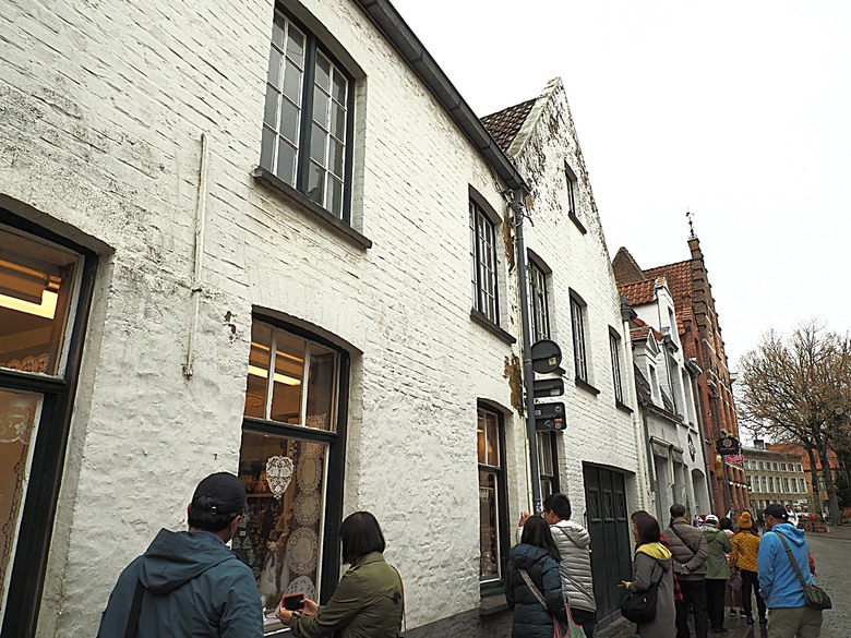 布魯日大廣場(Grote Markt)、大鐘樓(Belfort) 、市政廳(Stadhuis Brugge) 、玫瑰碼頭(Rosary Quay) 、聖母教堂(Onze-Lieve-Vrouwekerk)、貝居安禮修道院(Begijnhofkapel),還有白酒淡菜 — 世界文化遺產 之 布魯日歷史中心(Historic Centre of Brugge) — 2023年冬季歐洲行旅 第五部