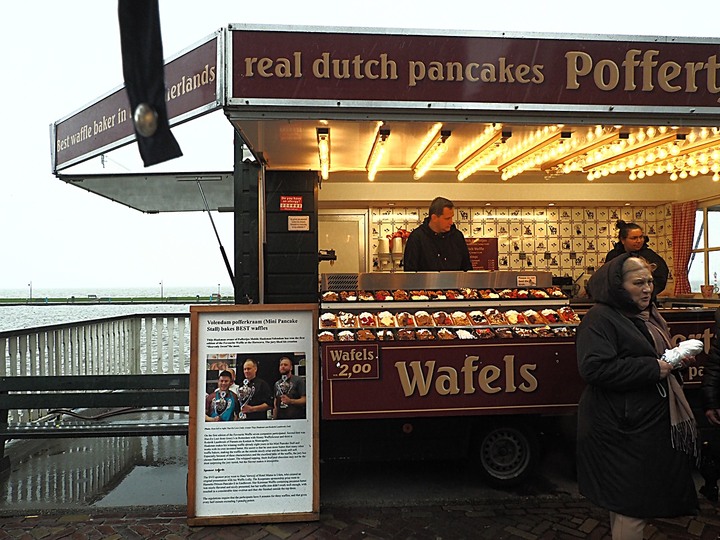 哈倫(Haarlem)市區、聖巴弗教堂(St.-Bavokerk)、桑斯安斯(Zaanse Schans)風車村、福倫丹(Volendam)午餐、羊角村(Giethoorn)遊船 — 荷蘭鄉間風光 — 2023年冬季歐洲行旅 第二部