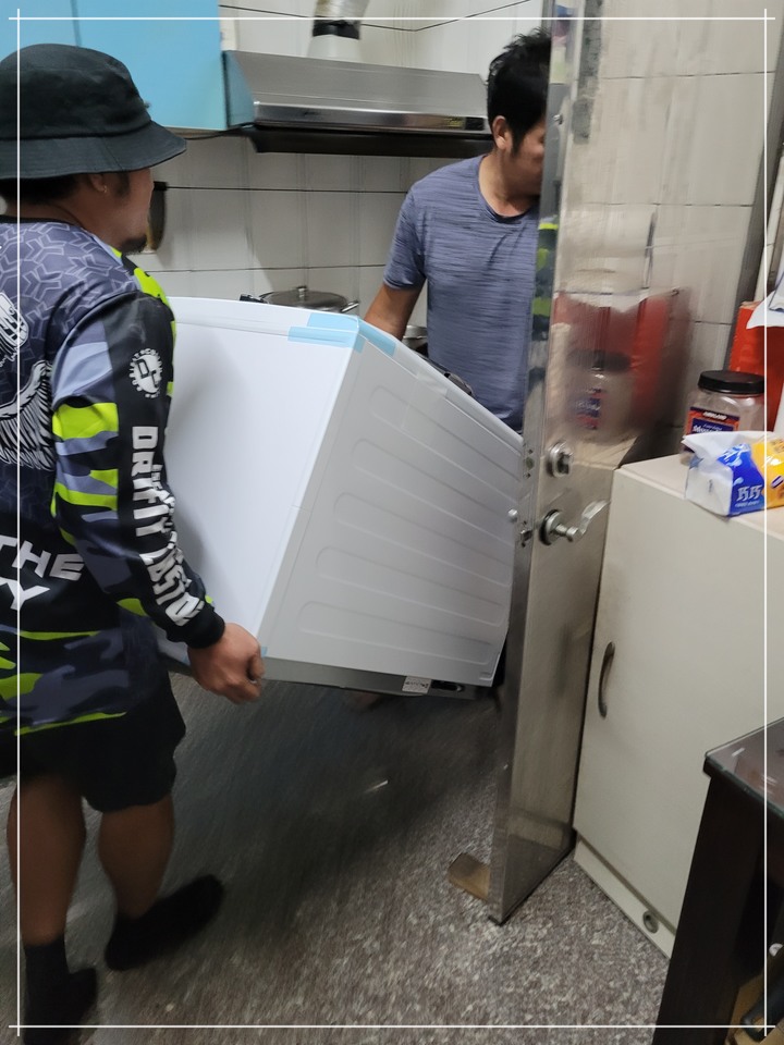 孝親好幫手《LG免曬衣乾衣機》，代替自己好好幫忙免曬衣！