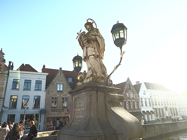 布魯日大廣場(Grote Markt)、大鐘樓(Belfort) 、市政廳(Stadhuis Brugge) 、玫瑰碼頭(Rosary Quay) 、聖母教堂(Onze-Lieve-Vrouwekerk)、貝居安禮修道院(Begijnhofkapel),還有白酒淡菜 — 世界文化遺產 之 布魯日歷史中心(Historic Centre of Brugge) — 2023年冬季歐洲行旅 第五部