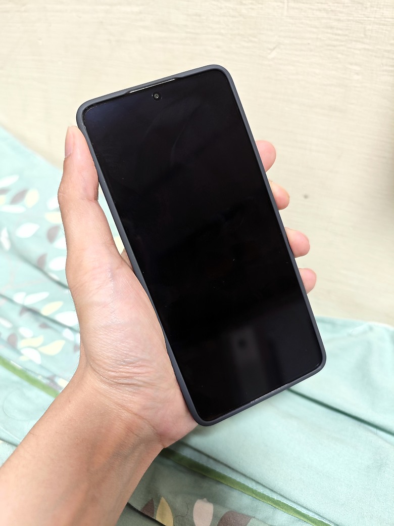 【不專業開箱】紅米 Redmi K70E 晴雪色｜聯發科 MTK 天璣8300-Ultra 狂暴首發！