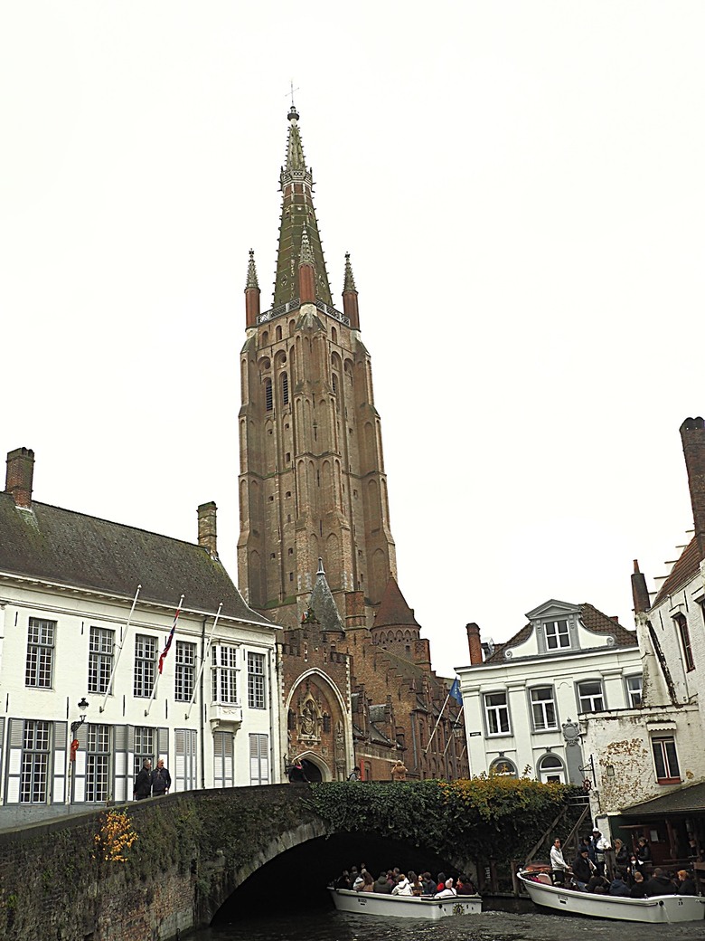 布魯日大廣場(Grote Markt)、大鐘樓(Belfort) 、市政廳(Stadhuis Brugge) 、玫瑰碼頭(Rosary Quay) 、聖母教堂(Onze-Lieve-Vrouwekerk)、貝居安禮修道院(Begijnhofkapel),還有白酒淡菜 — 世界文化遺產 之 布魯日歷史中心(Historic Centre of Brugge) — 2023年冬季歐洲行旅 第五部