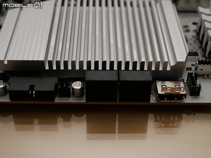 點我看大圖 開箱 AMD AM5 銀白鷹神 X670E AORUS PRO X 聖誕白
