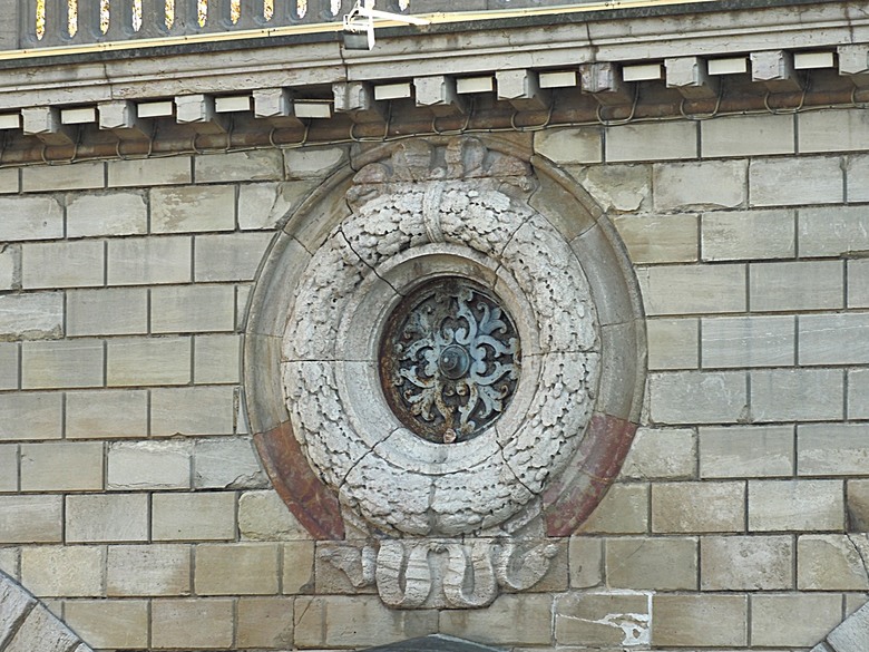 塞納河遊船 (Bateaux-Mouches) 與 羅浮宮(Musée du Louvre)，外掛地窖內享用法式烤田螺與鴨胸 — 世界文化遺產 之 巴黎，塞纳河畔(Paris, Banks of the Seine) — 2023年冬季歐洲行旅 第六部