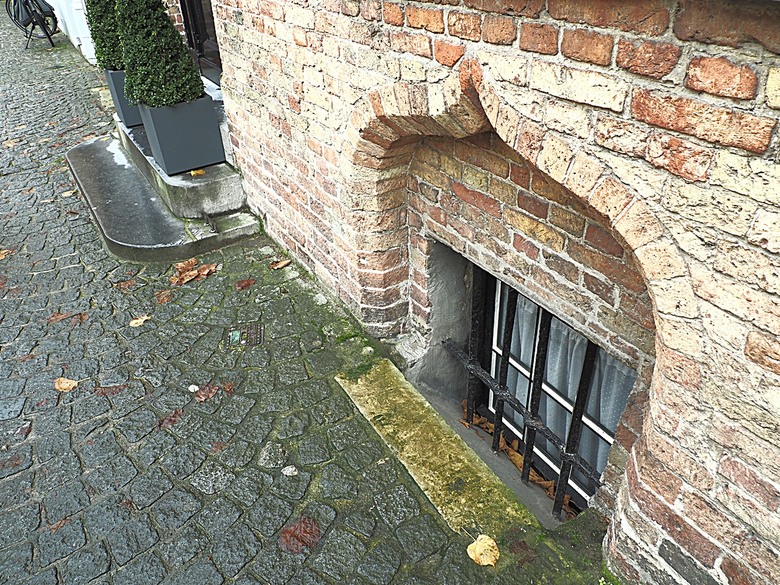 布魯日大廣場(Grote Markt)、大鐘樓(Belfort) 、市政廳(Stadhuis Brugge) 、玫瑰碼頭(Rosary Quay) 、聖母教堂(Onze-Lieve-Vrouwekerk)、貝居安禮修道院(Begijnhofkapel),還有白酒淡菜 — 世界文化遺產 之 布魯日歷史中心(Historic Centre of Brugge) — 2023年冬季歐洲行旅 第五部