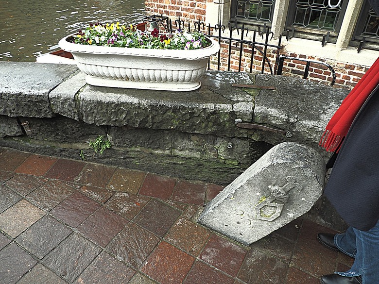 布魯日大廣場(Grote Markt)、大鐘樓(Belfort) 、市政廳(Stadhuis Brugge) 、玫瑰碼頭(Rosary Quay) 、聖母教堂(Onze-Lieve-Vrouwekerk)、貝居安禮修道院(Begijnhofkapel),還有白酒淡菜 — 世界文化遺產 之 布魯日歷史中心(Historic Centre of Brugge) — 2023年冬季歐洲行旅 第五部