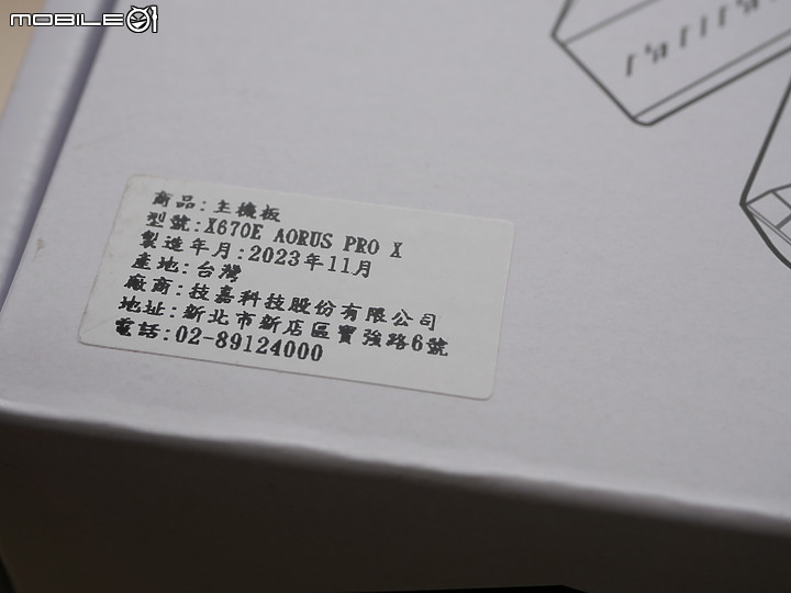 點我看大圖 開箱 AMD AM5 銀白鷹神 X670E AORUS PRO X 聖誕白