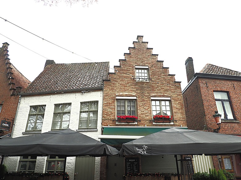 布魯日大廣場(Grote Markt)、大鐘樓(Belfort) 、市政廳(Stadhuis Brugge) 、玫瑰碼頭(Rosary Quay) 、聖母教堂(Onze-Lieve-Vrouwekerk)、貝居安禮修道院(Begijnhofkapel),還有白酒淡菜 — 世界文化遺產 之 布魯日歷史中心(Historic Centre of Brugge) — 2023年冬季歐洲行旅 第五部