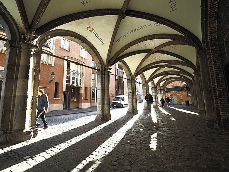 布魯日大廣場(Grote Markt)、大鐘樓(Belfort) 、市政廳(Stadhuis Brugge) 、玫瑰碼頭(Rosary Quay) 、聖母教堂(Onze-Lieve-Vrouwekerk)、貝居安禮修道院(Begijnhofkapel),還有白酒淡菜 — 世界文化遺產 之 布魯日歷史中心(Historic Centre of Brugge) — 2023年冬季歐洲行旅 第五部