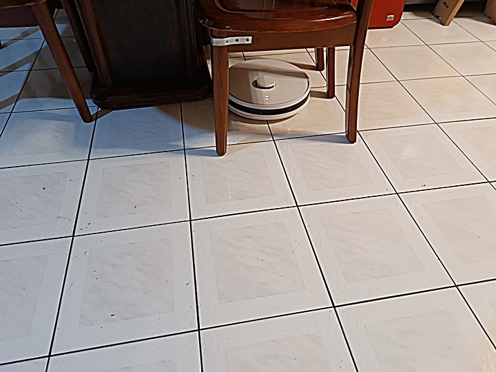LG PuriCare™ 雙變頻除濕機 feat. CordZero™ R5T 濕拖清潔機器人 (自動除塵) 使用心得分享 — 在溼冷的天氣中享受乾爽又自動變乾淨的環境