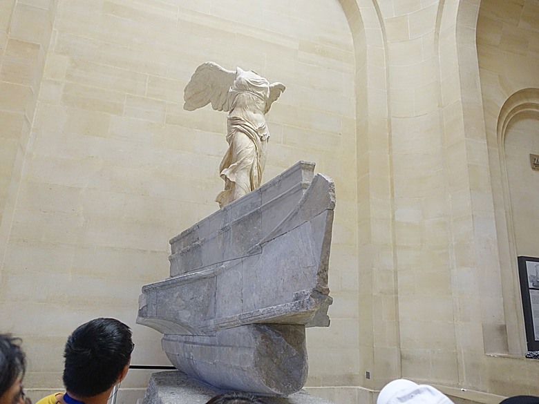 塞納河遊船 (Bateaux-Mouches) 與 羅浮宮(Musée du Louvre),外掛地窖內享用法式烤田螺與鴨胸 — 世界文化遺產 之 巴黎,塞纳河畔(Paris, Banks of the Seine) — 2023年冬季歐洲行旅 第六部