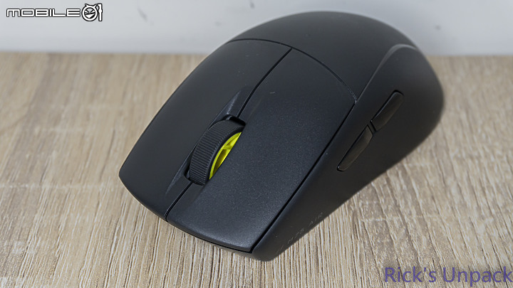 點我看大圖 【開箱】賊船輕量、三模對稱鼠 | CORSAIR M75 AIR WIRELESS