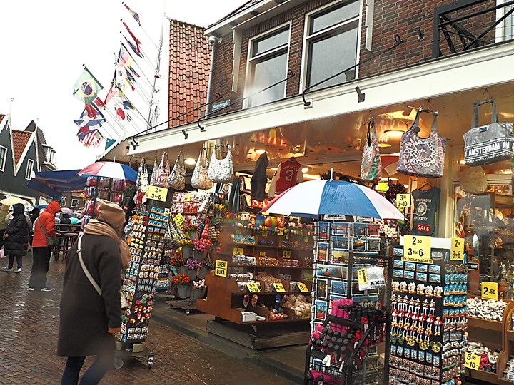 哈倫(Haarlem)市區、聖巴弗教堂(St.-Bavokerk)、桑斯安斯(Zaanse Schans)風車村、福倫丹(Volendam)午餐、羊角村(Giethoorn)遊船 — 荷蘭鄉間風光 — 2023年冬季歐洲行旅 第二部