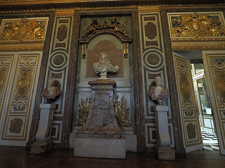 凡爾賽宮(Château de Versailles) — 世界文化遺產 之 凡爾賽宮及其園林(Palace and Park of Versailles) — 外掛巴黎市政廳(Hôtel de Ville)、古監獄(Conciergerie) 、皇家宮殿(Domaine National du Palais-Royal) — 2023年冬季歐洲行旅 第七部