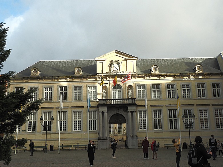 布魯日大廣場(Grote Markt)、大鐘樓(Belfort) 、市政廳(Stadhuis Brugge) 、玫瑰碼頭(Rosary Quay) 、聖母教堂(Onze-Lieve-Vrouwekerk)、貝居安禮修道院(Begijnhofkapel),還有白酒淡菜 — 世界文化遺產 之 布魯日歷史中心(Historic Centre of Brugge) — 2023年冬季歐洲行旅 第五部
