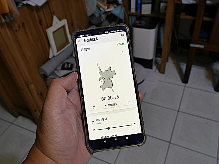 LG PuriCare™ 雙變頻除濕機 feat. CordZero™ R5T 濕拖清潔機器人 (自動除塵) 使用心得分享 — 在溼冷的天氣中享受乾爽又自動變乾淨的環境