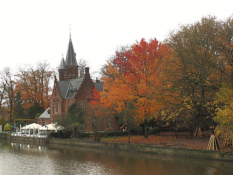 布魯日大廣場(Grote Markt)、大鐘樓(Belfort) 、市政廳(Stadhuis Brugge) 、玫瑰碼頭(Rosary Quay) 、聖母教堂(Onze-Lieve-Vrouwekerk)、貝居安禮修道院(Begijnhofkapel),還有白酒淡菜 — 世界文化遺產 之 布魯日歷史中心(Historic Centre of Brugge) — 2023年冬季歐洲行旅 第五部