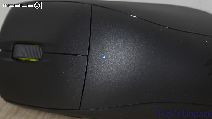 點我看大圖 【開箱】賊船輕量、三模對稱鼠 | CORSAIR M75 AIR WIRELESS