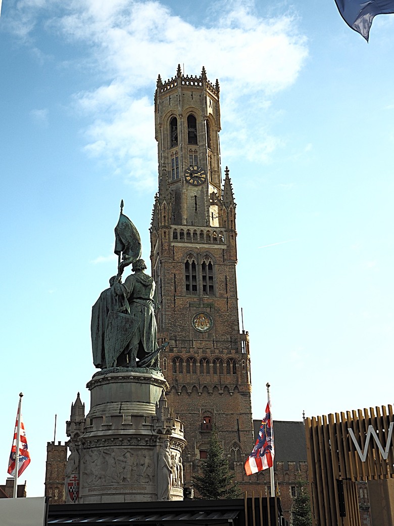 布魯日大廣場(Grote Markt)、大鐘樓(Belfort) 、市政廳(Stadhuis Brugge) 、玫瑰碼頭(Rosary Quay) 、聖母教堂(Onze-Lieve-Vrouwekerk)、貝居安禮修道院(Begijnhofkapel),還有白酒淡菜 — 世界文化遺產 之 布魯日歷史中心(Historic Centre of Brugge) — 2023年冬季歐洲行旅 第五部