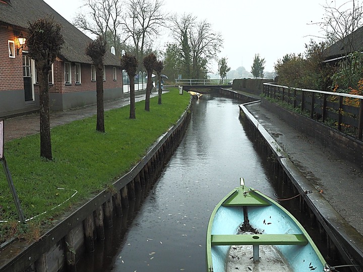 哈倫(Haarlem)市區、聖巴弗教堂(St.-Bavokerk)、桑斯安斯(Zaanse Schans)風車村、福倫丹(Volendam)午餐、羊角村(Giethoorn)遊船 — 荷蘭鄉間風光 — 2023年冬季歐洲行旅 第二部