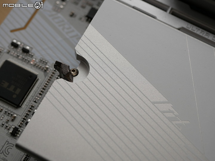 點我看大圖 開箱 AMD AM5 銀白鷹神 X670E AORUS PRO X 聖誕白