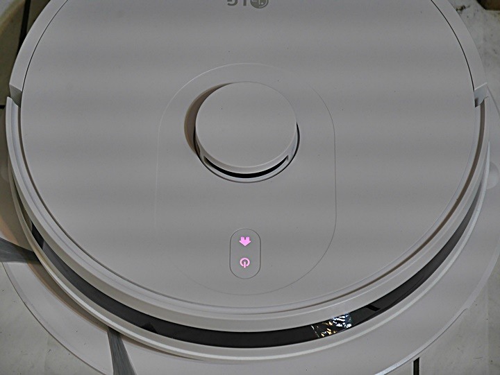 LG PuriCare™ 雙變頻除濕機 feat. CordZero™ R5T 濕拖清潔機器人 (自動除塵) 使用心得分享 — 在溼冷的天氣中享受乾爽又自動變乾淨的環境