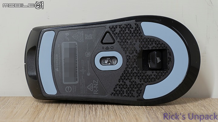 點我看大圖 【開箱】賊船輕量、三模對稱鼠 | CORSAIR M75 AIR WIRELESS