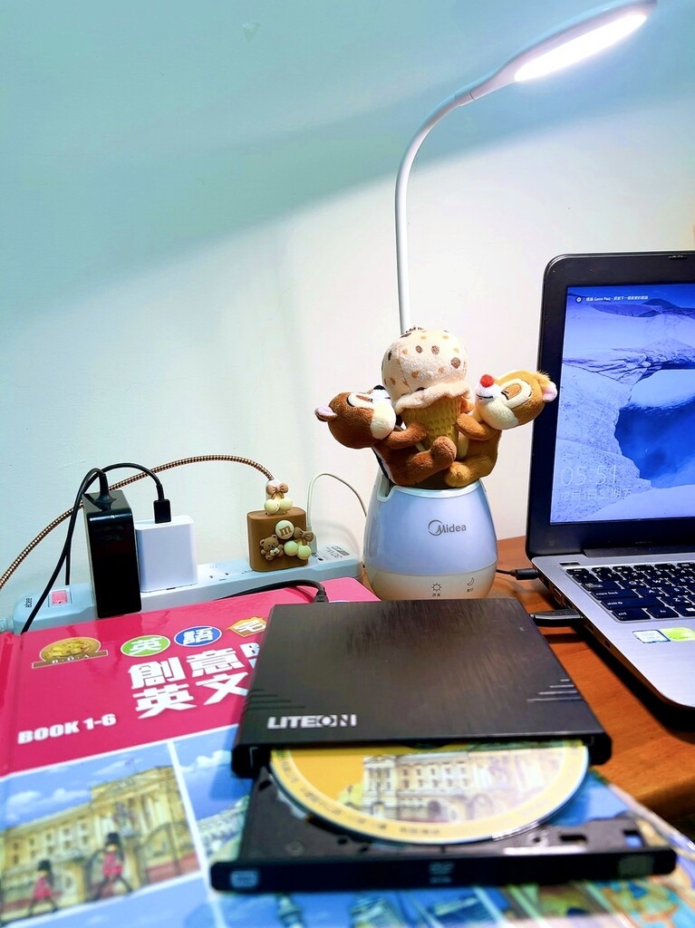 超好用生活小幫手開箱 x abee EC-54631 1.8M 電源延長線+USB+Type-C 5開4座