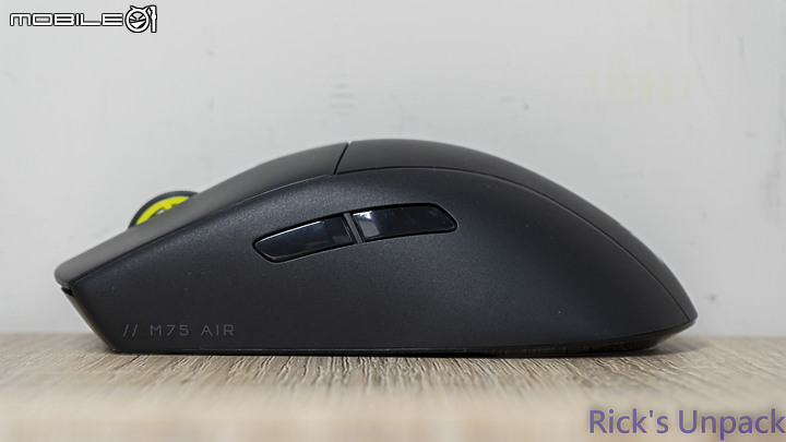 點我看大圖 【開箱】賊船輕量、三模對稱鼠 | CORSAIR M75 AIR WIRELESS