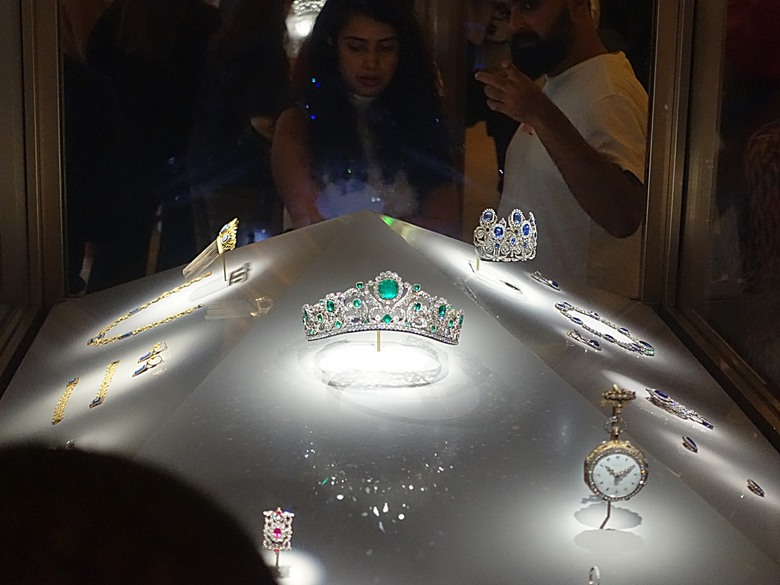 塞納河遊船 (Bateaux-Mouches) 與 羅浮宮(Musée du Louvre),外掛地窖內享用法式烤田螺與鴨胸 — 世界文化遺產 之 巴黎,塞纳河畔(Paris, Banks of the Seine) — 2023年冬季歐洲行旅 第六部