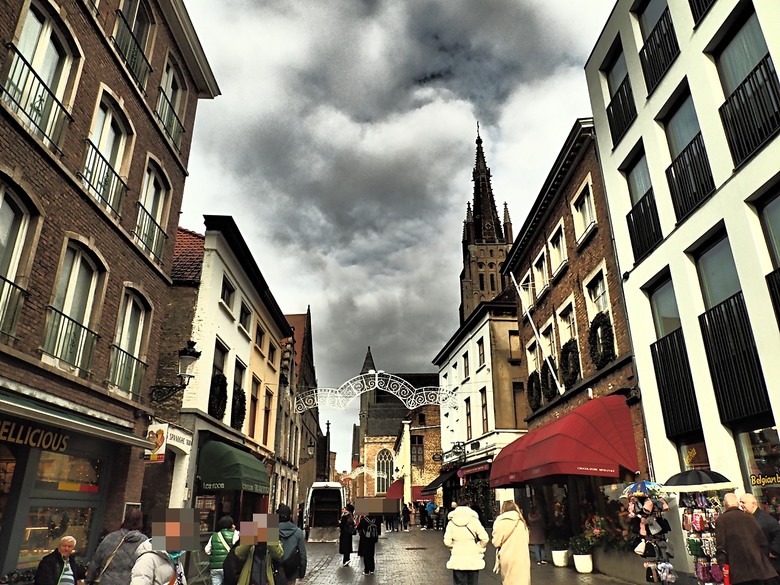 布魯日大廣場(Grote Markt)、大鐘樓(Belfort) 、市政廳(Stadhuis Brugge) 、玫瑰碼頭(Rosary Quay) 、聖母教堂(Onze-Lieve-Vrouwekerk)、貝居安禮修道院(Begijnhofkapel),還有白酒淡菜 — 世界文化遺產 之 布魯日歷史中心(Historic Centre of Brugge) — 2023年冬季歐洲行旅 第五部