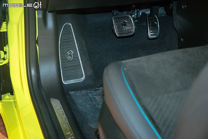 【採訪】Abarth 500e Scorpionissima電動性能蠍國內首度亮相,雙車型報價自243萬元起!