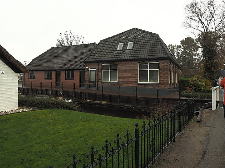 哈倫(Haarlem)市區、聖巴弗教堂(St.-Bavokerk)、桑斯安斯(Zaanse Schans)風車村、福倫丹(Volendam)午餐、羊角村(Giethoorn)遊船 — 荷蘭鄉間風光 — 2023年冬季歐洲行旅 第二部