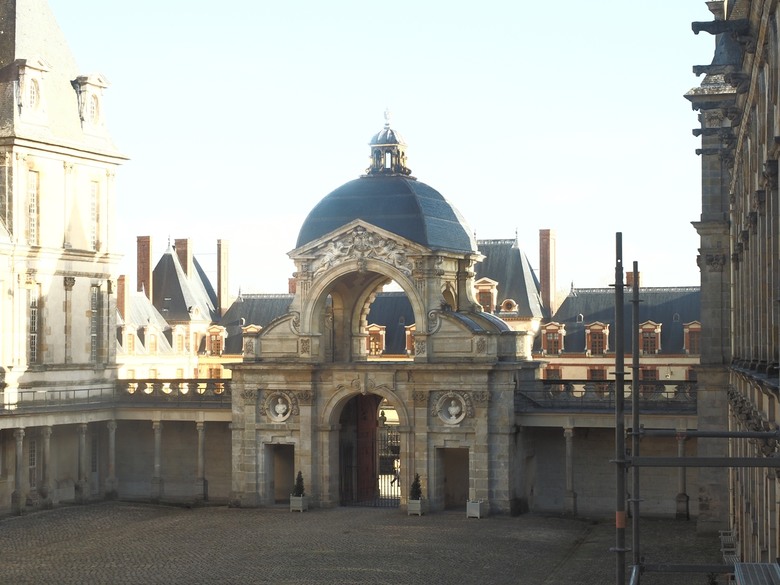 楓丹白露宮(Chateau de Fontainebleau),外掛凱旋門(Arc de Triomphe)、聖母院(Cathédrale Notre-Dame de Paris)、歌劇院(Palais Garnier)、莫里哀噴泉(Fontaine Molière)、聖米歇爾噴泉(Fontaine Saint-Michel) — 世界文化遺產 之 楓丹白靈宮及其園林(Palace and Park of Fontainebleau) — 2023年冬季歐洲行旅 第八部