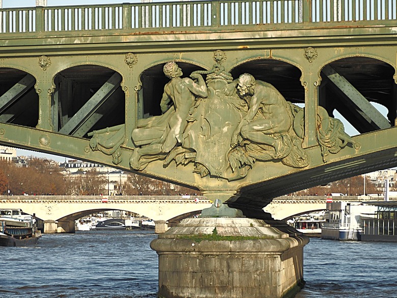 塞納河遊船 (Bateaux-Mouches) 與 羅浮宮(Musée du Louvre)，外掛地窖內享用法式烤田螺與鴨胸 — 世界文化遺產 之 巴黎，塞纳河畔(Paris, Banks of the Seine) — 2023年冬季歐洲行旅 第六部