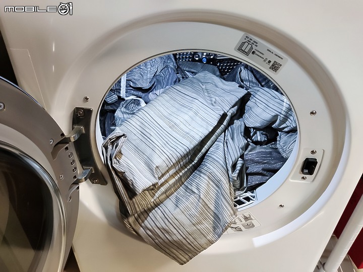 【 開箱分享 】LG WR-100VW 免曬衣智慧乾衣機，實現烘衣自由的白色小精靈！