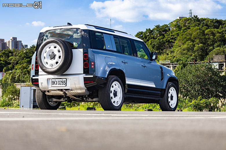 JLR Defender 110 D300 SE 試駕｜動力升級，County套件更添復古風采！