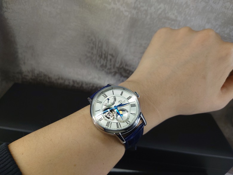 點我看大圖 東方之星 Orient Star Moon Phase 系列 月相 半鏤空錶 RE-AY0106S 開箱