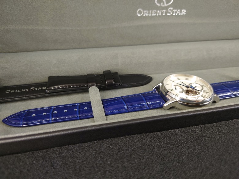 點我看大圖 東方之星 Orient Star Moon Phase 系列 月相 半鏤空錶 RE-AY0106S 開箱