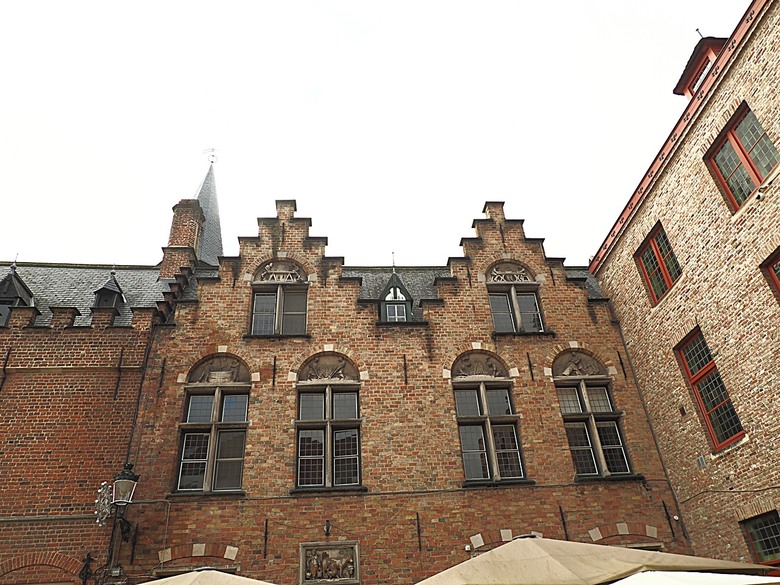 布魯日大廣場(Grote Markt)、大鐘樓(Belfort) 、市政廳(Stadhuis Brugge) 、玫瑰碼頭(Rosary Quay) 、聖母教堂(Onze-Lieve-Vrouwekerk)、貝居安禮修道院(Begijnhofkapel),還有白酒淡菜 — 世界文化遺產 之 布魯日歷史中心(Historic Centre of Brugge) — 2023年冬季歐洲行旅 第五部