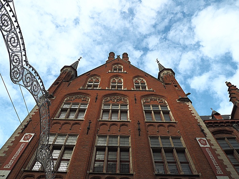 布魯日大廣場(Grote Markt)、大鐘樓(Belfort) 、市政廳(Stadhuis Brugge) 、玫瑰碼頭(Rosary Quay) 、聖母教堂(Onze-Lieve-Vrouwekerk)、貝居安禮修道院(Begijnhofkapel),還有白酒淡菜 — 世界文化遺產 之 布魯日歷史中心(Historic Centre of Brugge) — 2023年冬季歐洲行旅 第五部