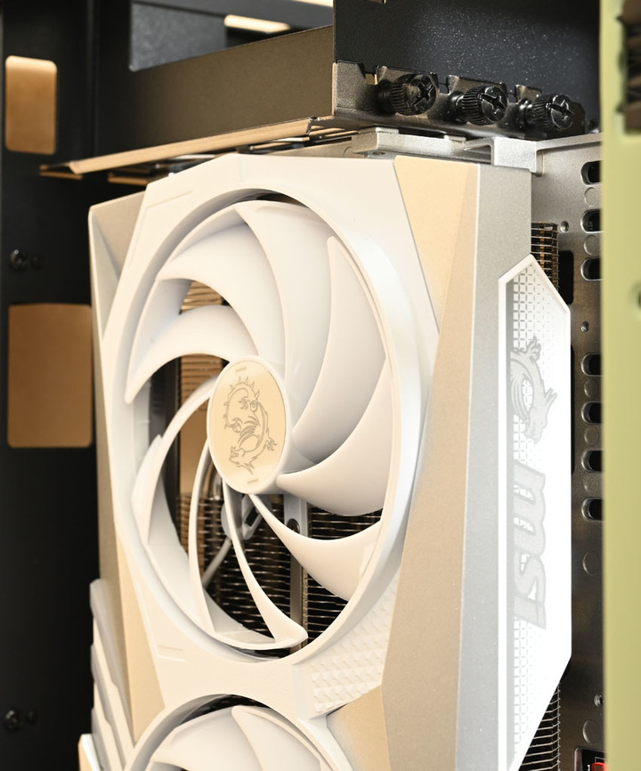 Thermaltake The Tower 200 抹茶綠機殼開箱