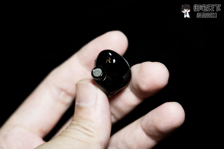 開箱｜【GEEK WOLD】GK20 七單元耳道式耳機 - 3BA + 2DD + 2 壓電陶瓷，細膩分工不同音頻！