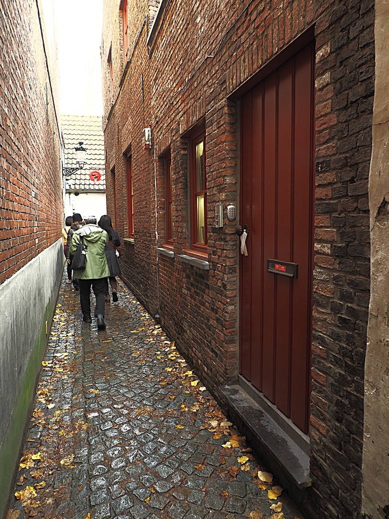 布魯日大廣場(Grote Markt)、大鐘樓(Belfort) 、市政廳(Stadhuis Brugge) 、玫瑰碼頭(Rosary Quay) 、聖母教堂(Onze-Lieve-Vrouwekerk)、貝居安禮修道院(Begijnhofkapel),還有白酒淡菜 — 世界文化遺產 之 布魯日歷史中心(Historic Centre of Brugge) — 2023年冬季歐洲行旅 第五部