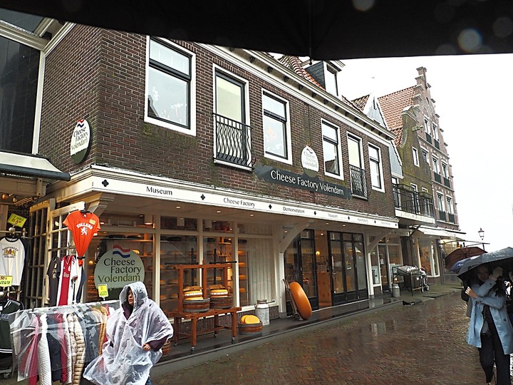 哈倫(Haarlem)市區、聖巴弗教堂(St.-Bavokerk)、桑斯安斯(Zaanse Schans)風車村、福倫丹(Volendam)午餐、羊角村(Giethoorn)遊船 — 荷蘭鄉間風光 — 2023年冬季歐洲行旅 第二部