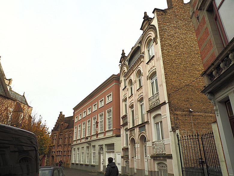 布魯日大廣場(Grote Markt)、大鐘樓(Belfort) 、市政廳(Stadhuis Brugge) 、玫瑰碼頭(Rosary Quay) 、聖母教堂(Onze-Lieve-Vrouwekerk)、貝居安禮修道院(Begijnhofkapel),還有白酒淡菜 — 世界文化遺產 之 布魯日歷史中心(Historic Centre of Brugge) — 2023年冬季歐洲行旅 第五部