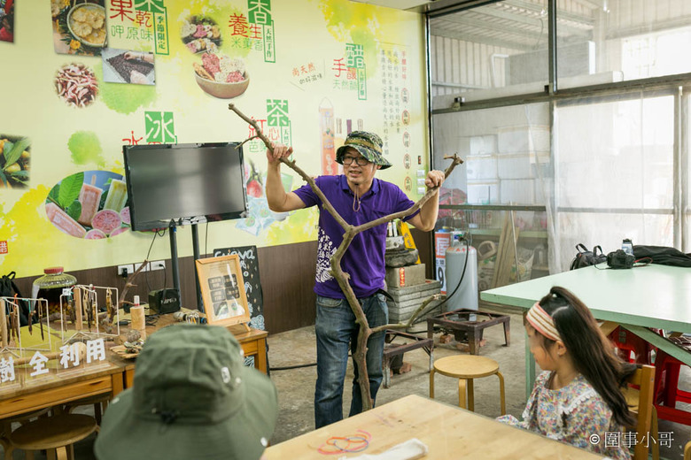 宜蘭員山愜意半日遊-宜蘭女婿陪你遊宜蘭！芭樂果枝筆手作超有質感，花果野食趣體驗在果園裡享用在地媽媽們精心製作的無菜單精緻料理