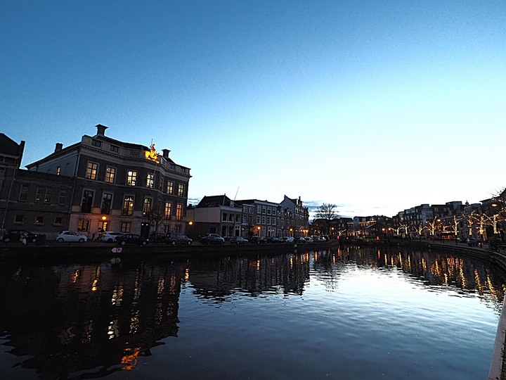 哈倫(Haarlem)市區、聖巴弗教堂(St.-Bavokerk)、桑斯安斯(Zaanse Schans)風車村、福倫丹(Volendam)午餐、羊角村(Giethoorn)遊船 — 荷蘭鄉間風光 — 2023年冬季歐洲行旅 第二部