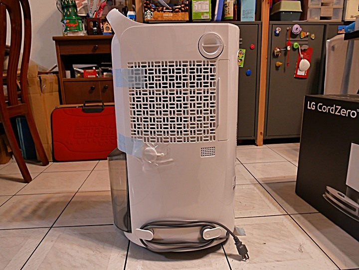 LG PuriCare™ 雙變頻除濕機 feat. CordZero™ R5T 濕拖清潔機器人 (自動除塵) 使用心得分享 — 在溼冷的天氣中享受乾爽又自動變乾淨的環境