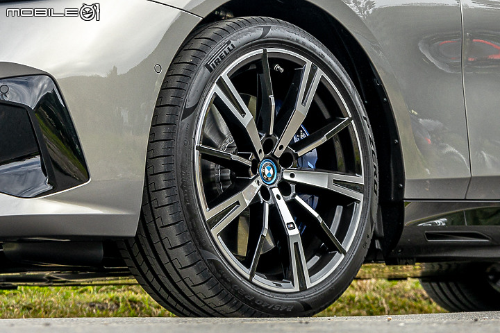 BMW i5 eDrive40 M Sport 試駕｜電能加持科技進化，但仍是你記憶中的五系列！
